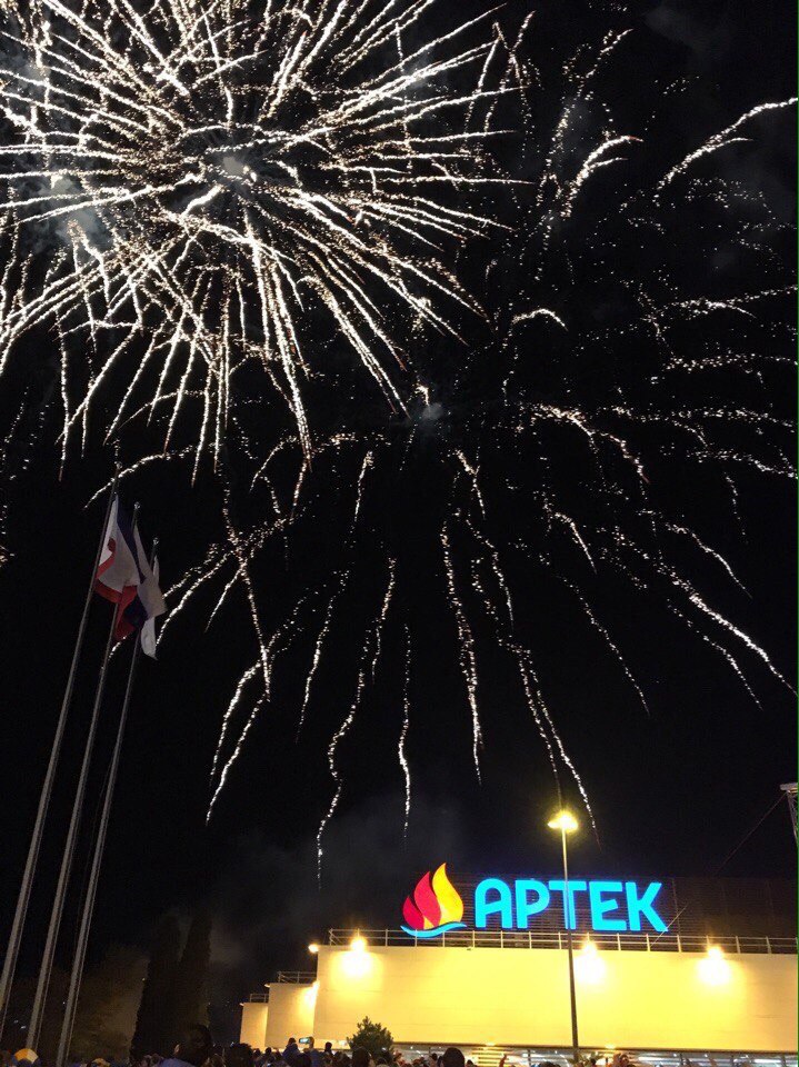 «Как тебе про "Артек" рассказать?»