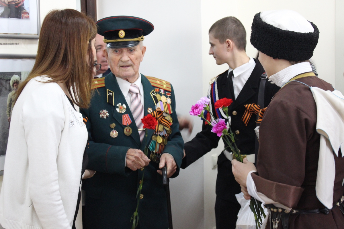 Все праздники в гости к нам...