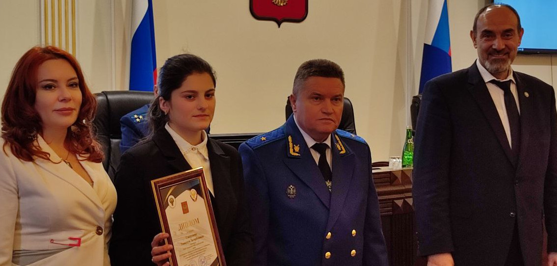 Победителей республиканского конкурса лучший видеоролик по профилактике несчастных случаев наградили в Прокуратуре РД