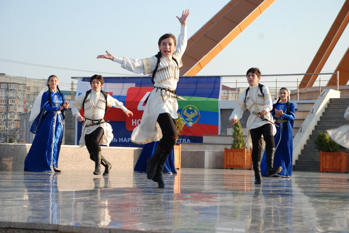 Народы России едины
