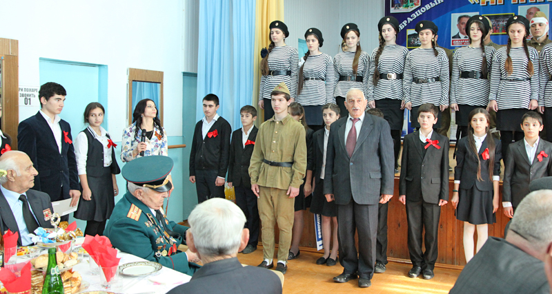 В названьях улиц зазвучат их имена…