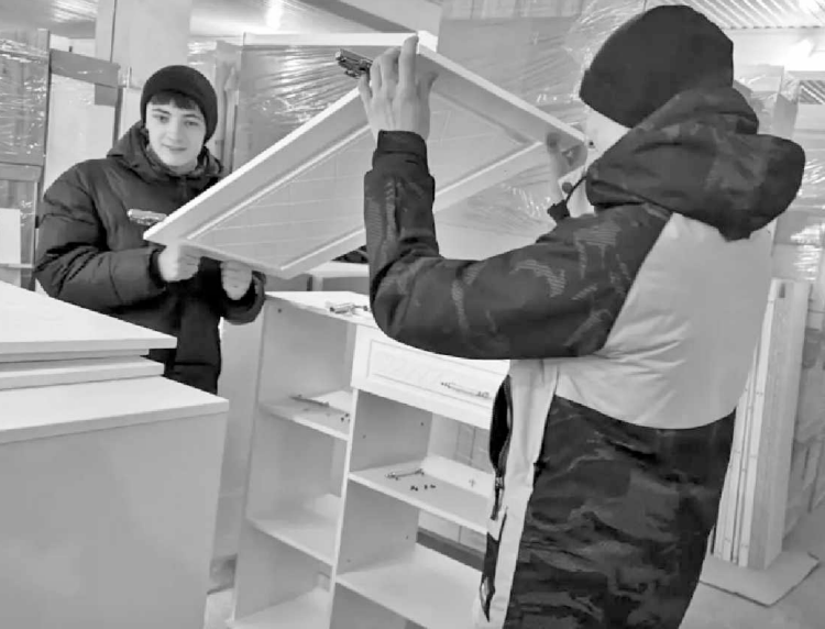 В стенах "Муслим Мебели"